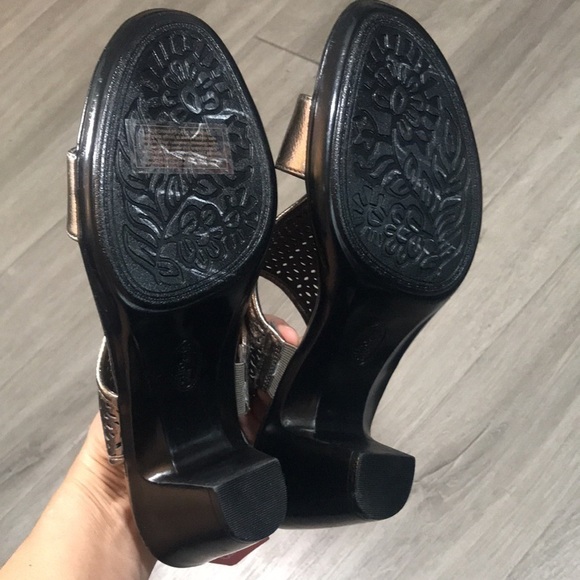 Eurosoft by Sofft Silver/Pewter “Vania” Comfort Heel Sandals NWT Size 11 - Picture 6 of 10